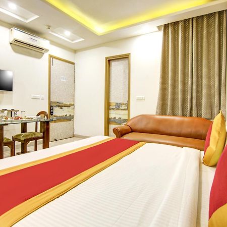 Gracious By Vishesh Hotels & Home Stay New Delhi Luaran gambar