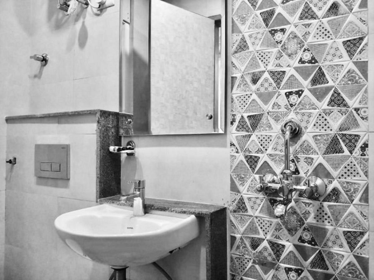 Gracious By Vishesh Hotels & Home Stay New Delhi Luaran gambar