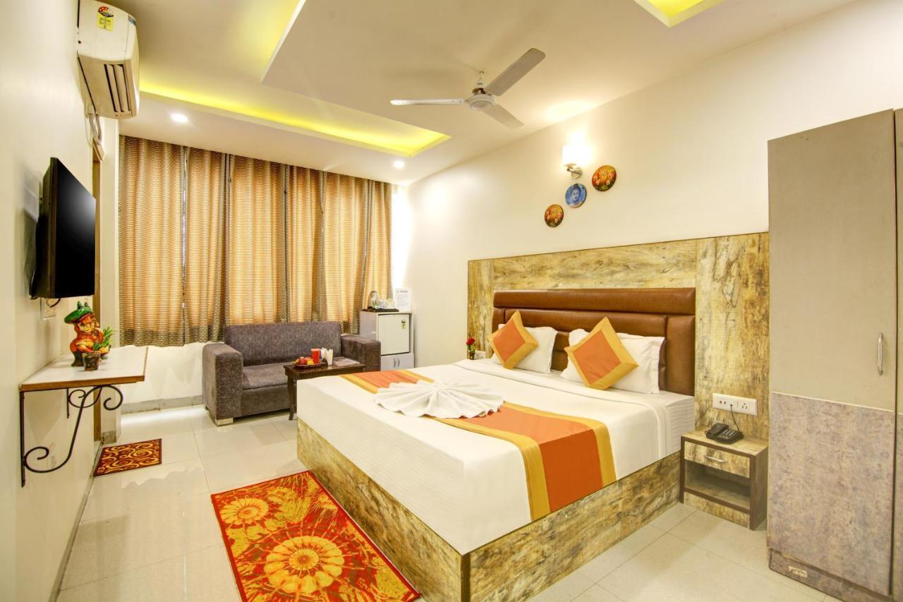 Gracious By Vishesh Hotels & Home Stay New Delhi Luaran gambar