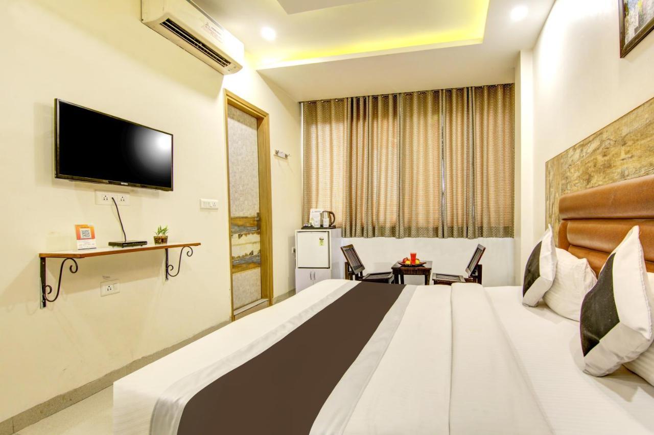 Gracious By Vishesh Hotels & Home Stay New Delhi Luaran gambar