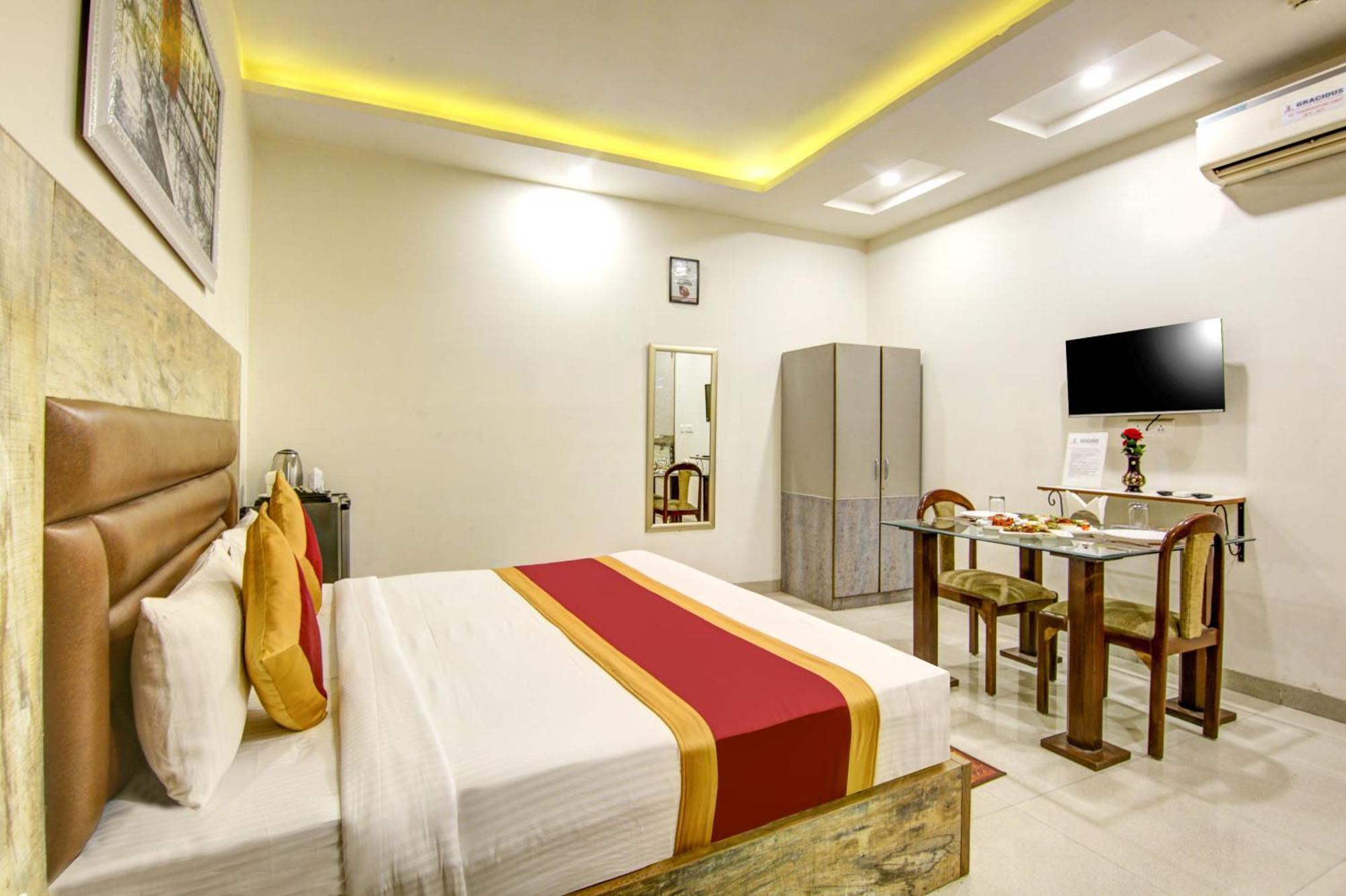 Gracious By Vishesh Hotels & Home Stay New Delhi Luaran gambar