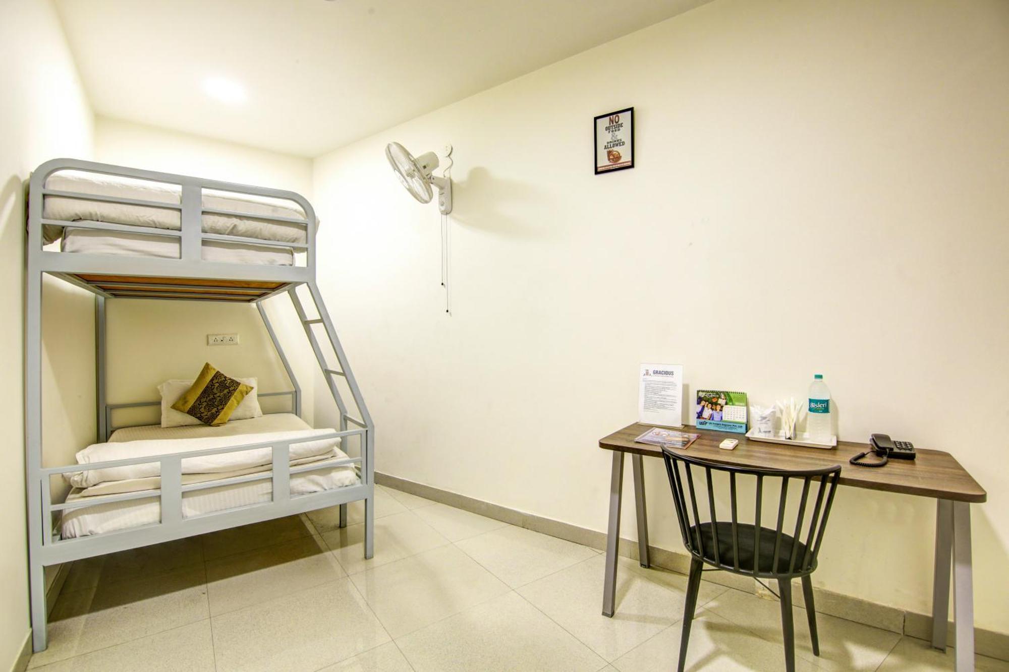 Gracious By Vishesh Hotels & Home Stay New Delhi Luaran gambar