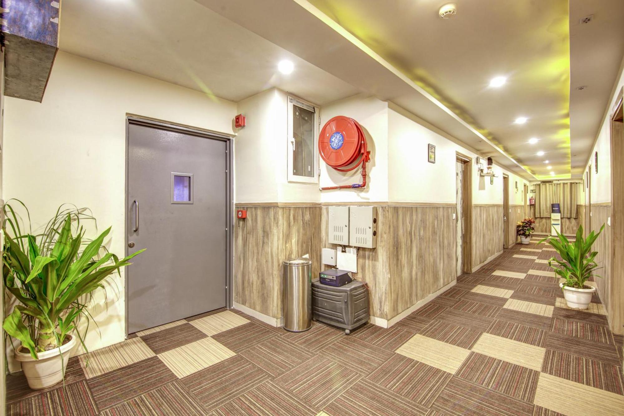 Gracious By Vishesh Hotels & Home Stay New Delhi Luaran gambar