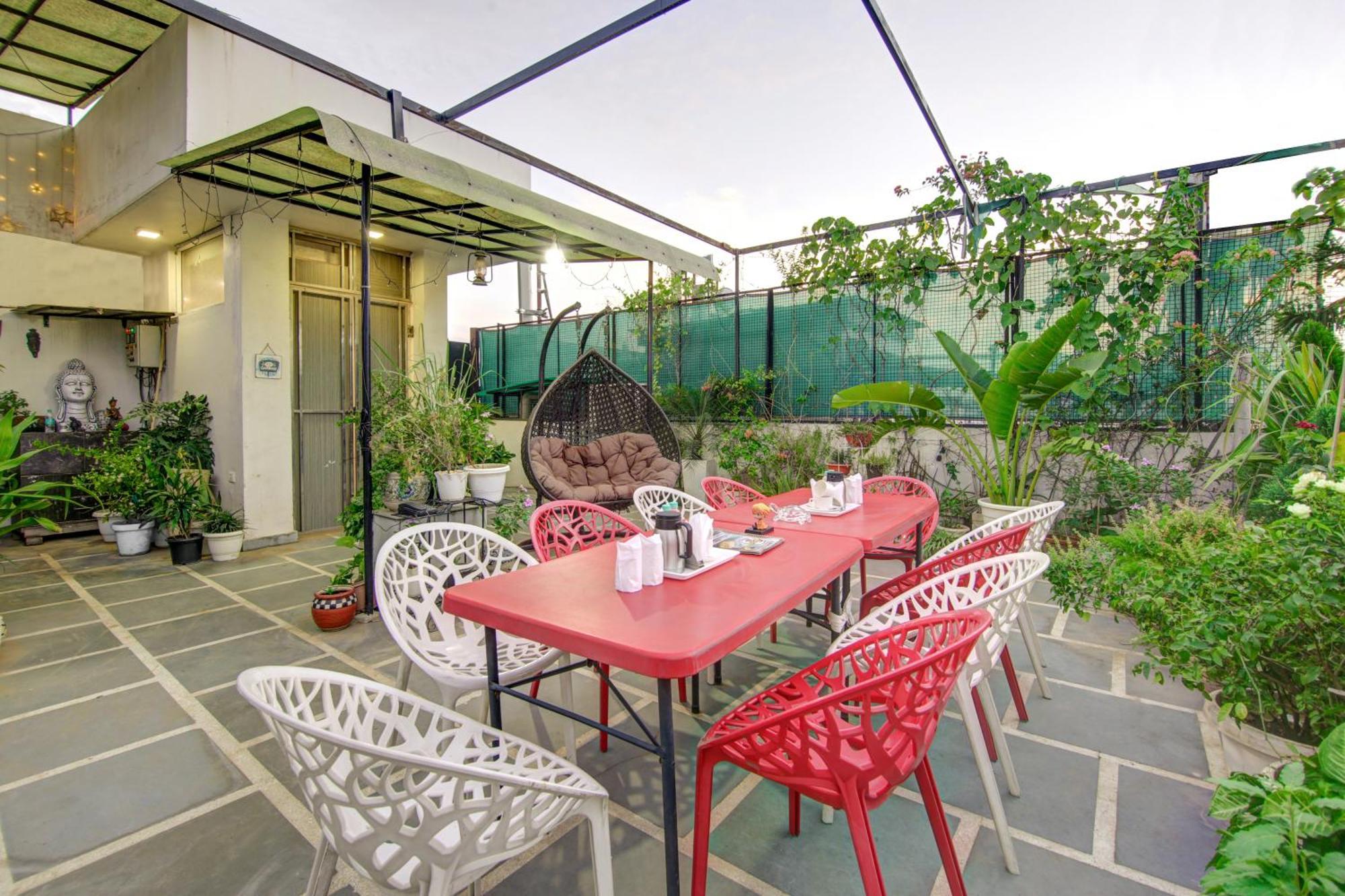 Gracious By Vishesh Hotels & Home Stay New Delhi Luaran gambar