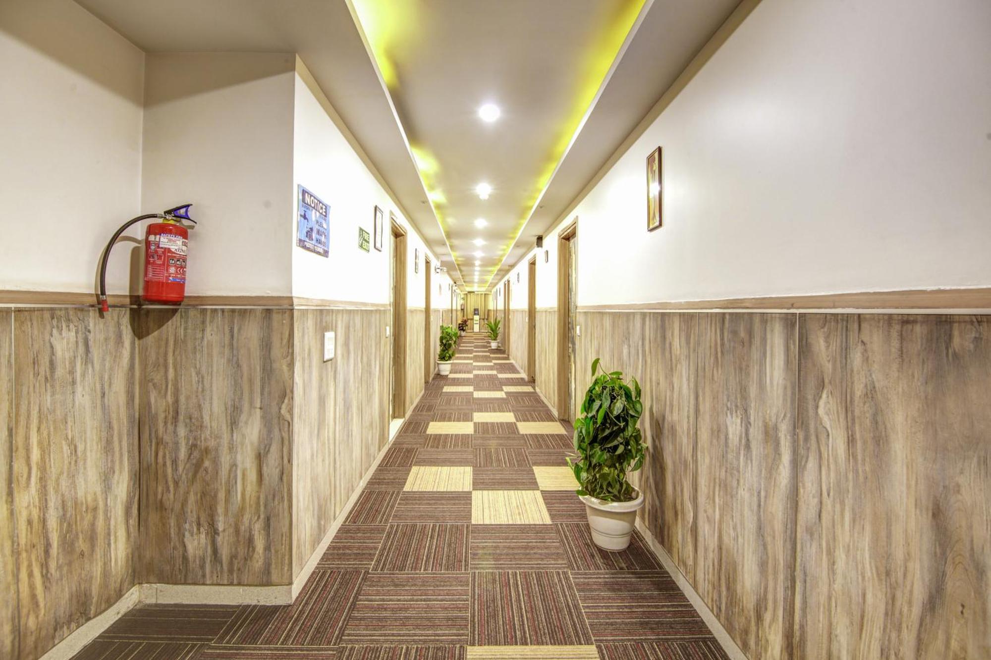 Gracious By Vishesh Hotels & Home Stay New Delhi Luaran gambar
