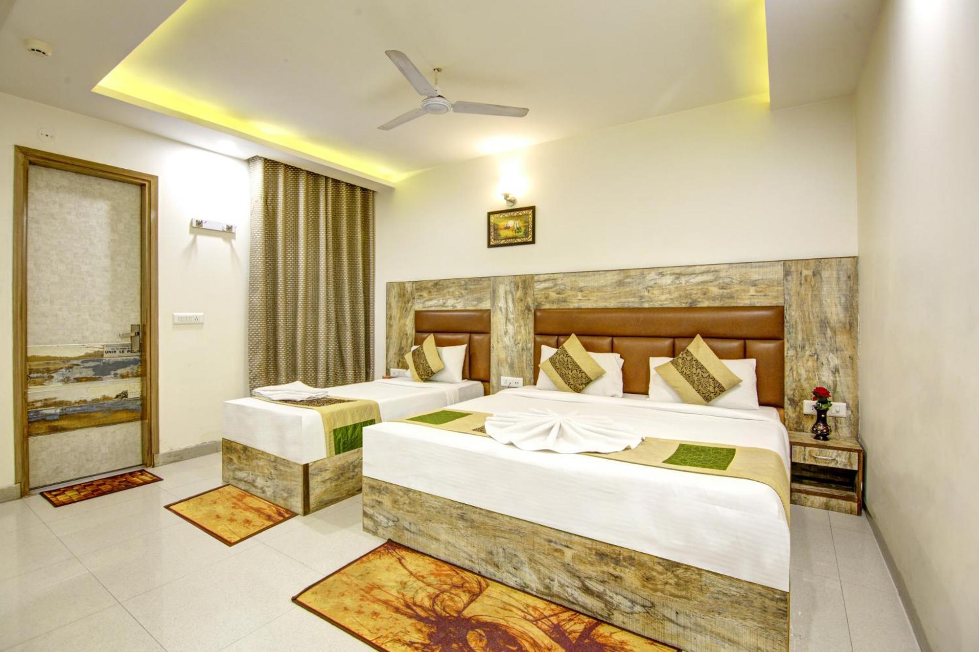 Gracious By Vishesh Hotels & Home Stay New Delhi Luaran gambar