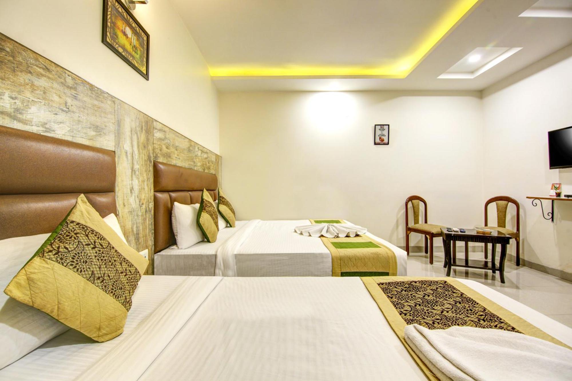 Gracious By Vishesh Hotels & Home Stay New Delhi Luaran gambar