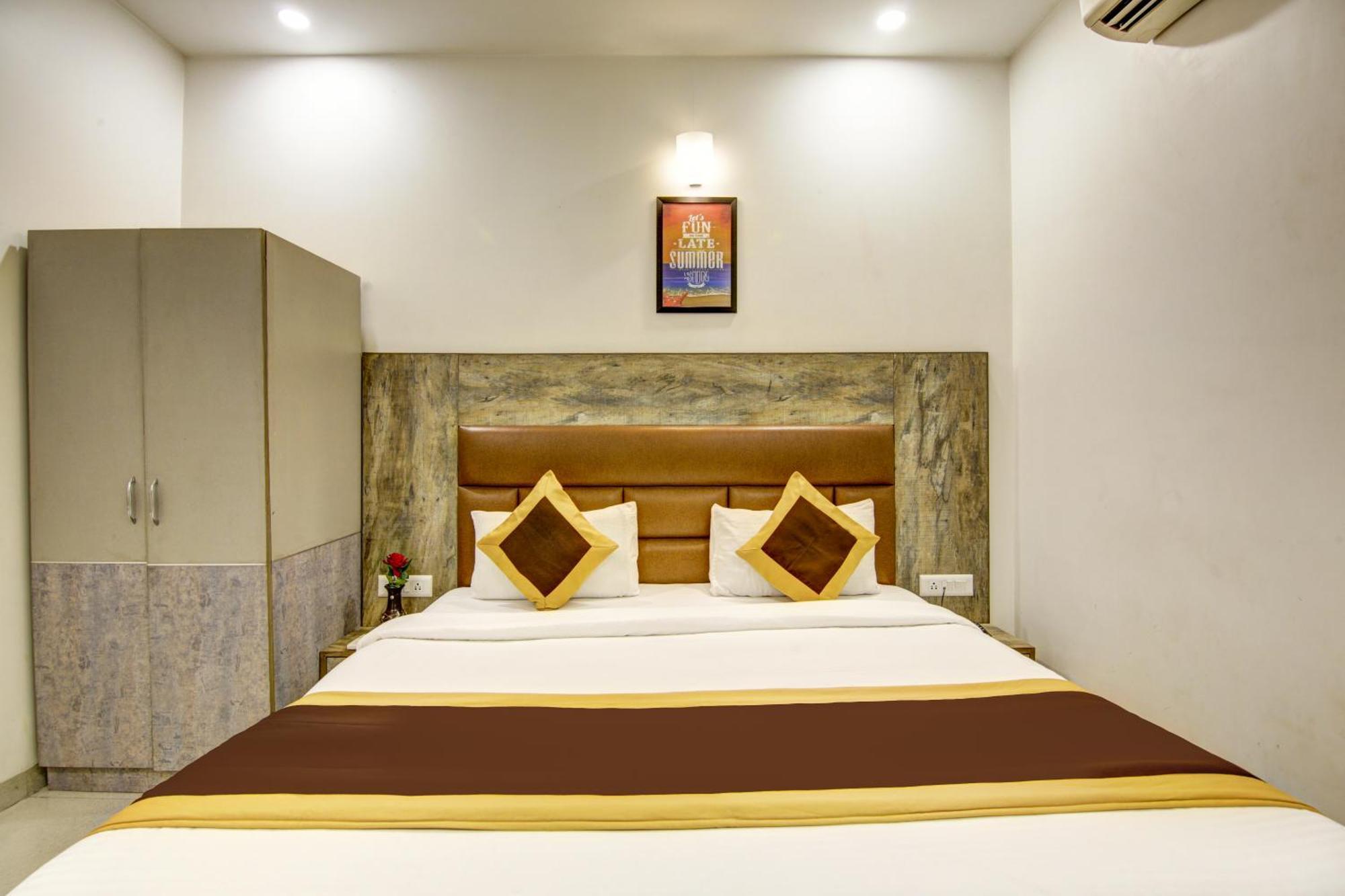 Gracious By Vishesh Hotels & Home Stay New Delhi Luaran gambar